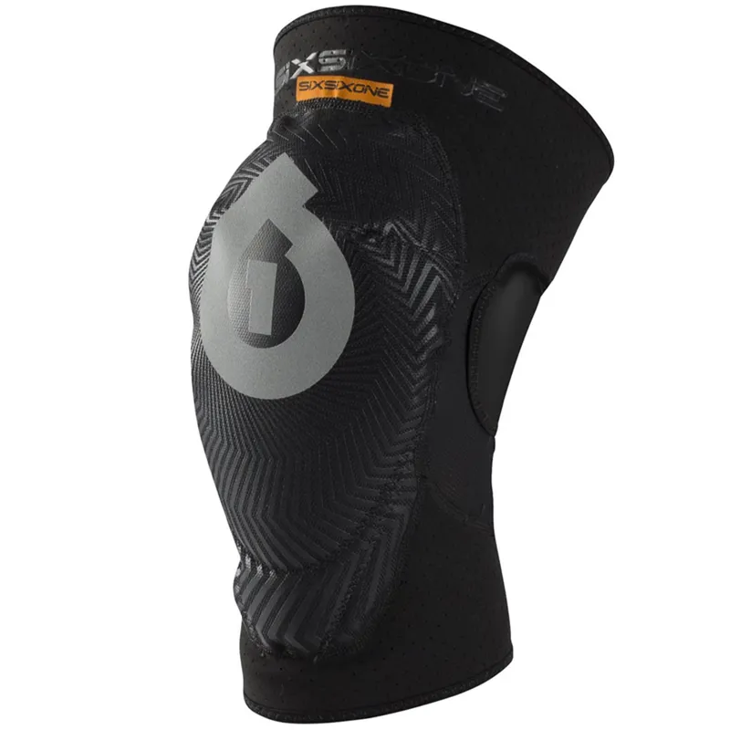 SixSixOne Comp AM Knee Pads in Black