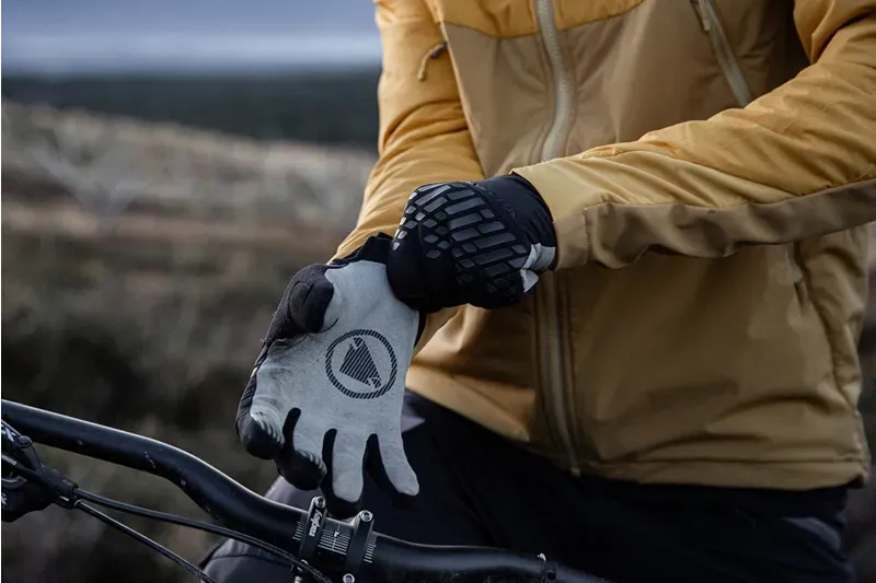 Endura MT500 Waterproof MTB Gloves in Black-3