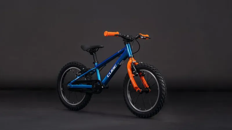 Cube Acid 160 Kids Bike in Action Team-1