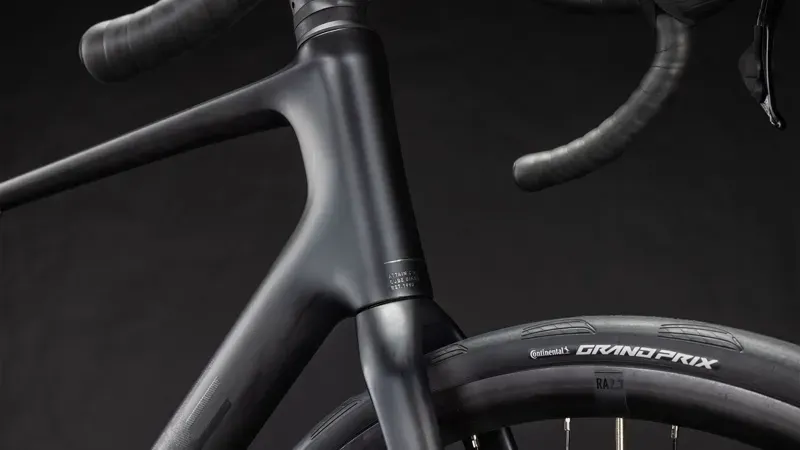 Cube Attain C:62 Race Road Bike In Blackline-7