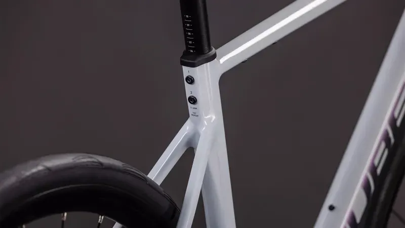 Cube Attain Race Road Bike In Fog Grey/Shift-3