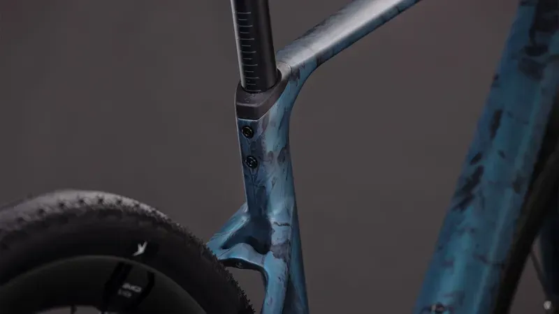 Cube Nuroad C:62 SLT Gravel Bike In Royal Green/Fume-4