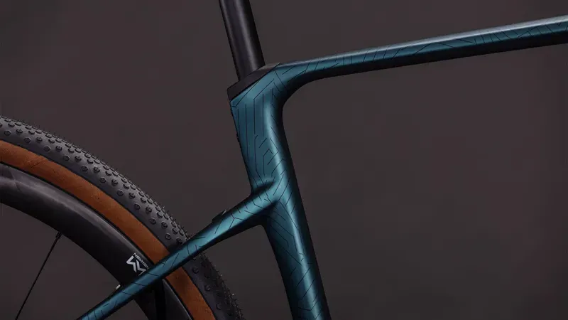 Cube Nuroad Hybrid C:62 SLT 400X E-Gravel Bike in Royal Green/Crisscross-4