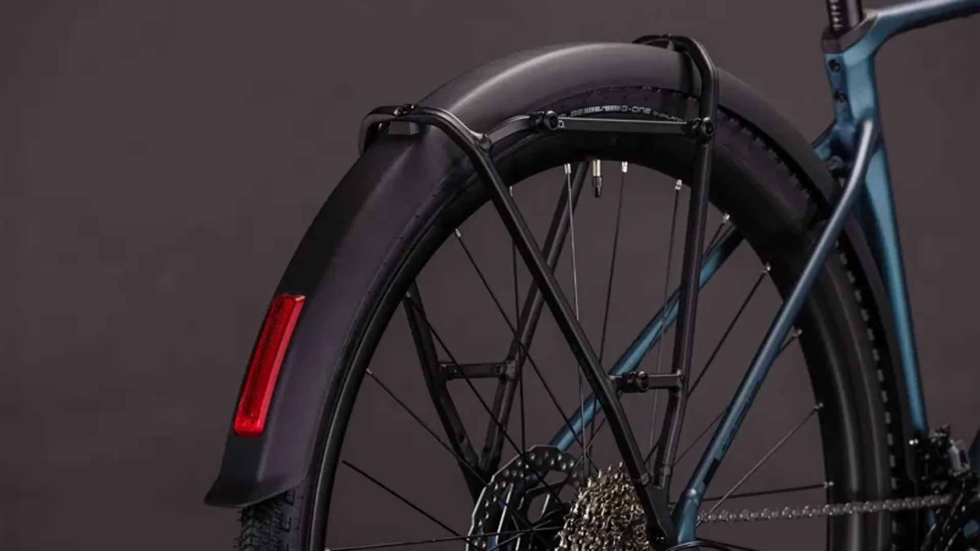 Cube Nuroad Race FE Gravel Bike in Royal GreenBlack