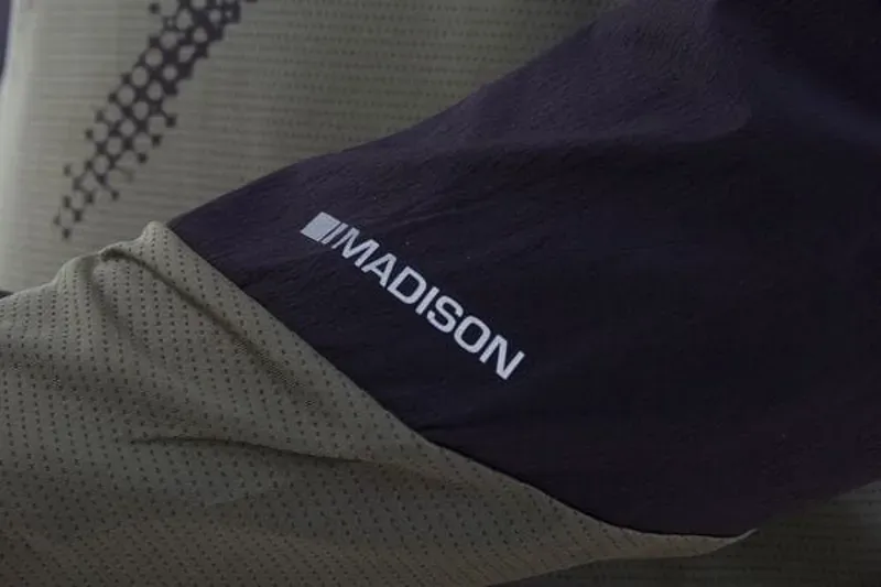 Madison Flux Men's Long Sleeve Trail Jersey In Midnight Green/Black-2