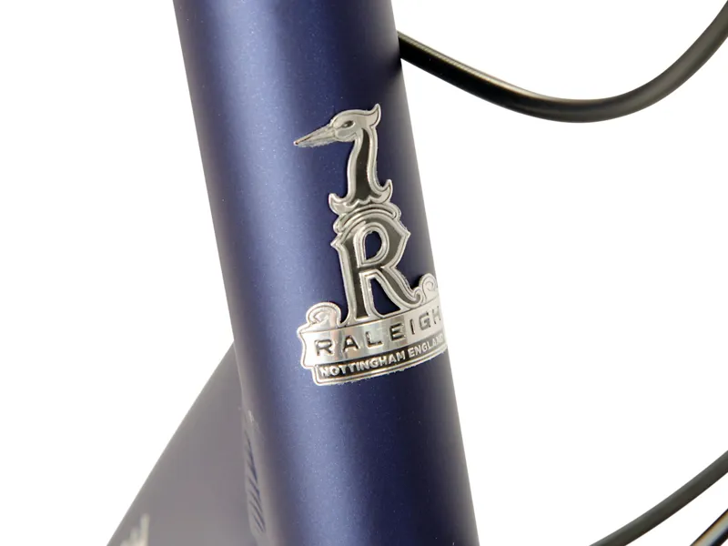 2020 Raleigh Pioneer Tour Crossbar Hybrid Bike in Silver-7