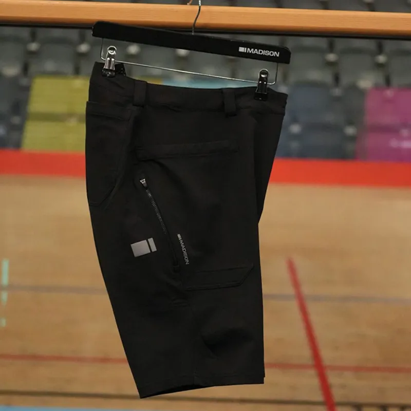 Roam Men's DWR Cargo Shorts