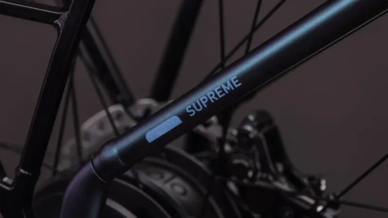 Cube Supreme Hybrid Deluxe SLT 600 eHybrid Bike in Metal Blue/Reflex-6